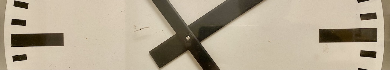 Ausschnitt einer Werkstattuhr, Teilzeit