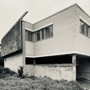 Das Bild zeigt ein Polizeigebäude des Architekten Alvar Aalto in Jyväskylä in Finnland